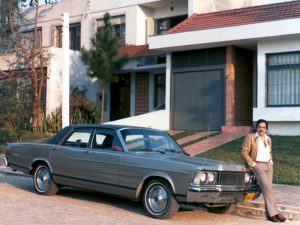 Ateliê do carro: Tio Ciro encostado no seu Landau 1982